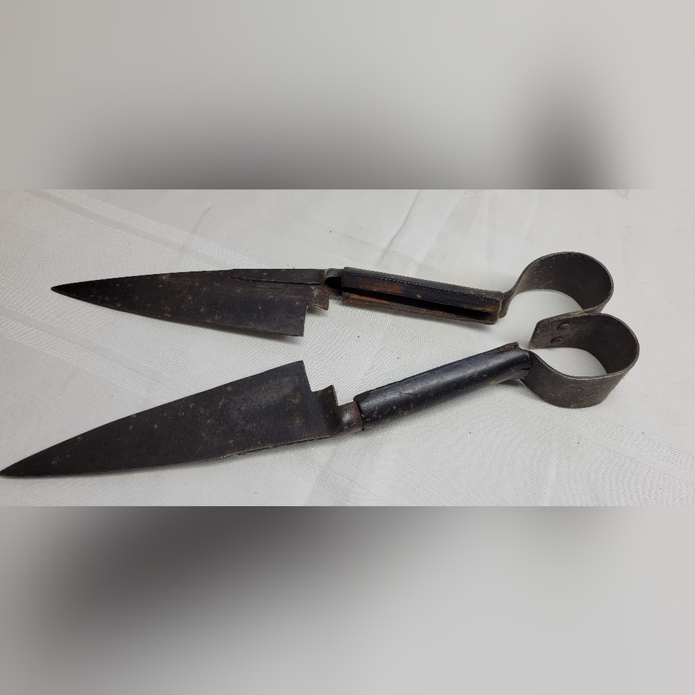 Vintage Black Metal Sheep Shears